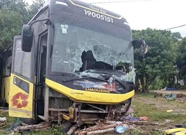 Hành khách kể phút giây kinh hoàng trong vụ lật xe khách tại Hà Tĩnh: “Kính vỡ tung, người nằm chồng lên nhau” 672000