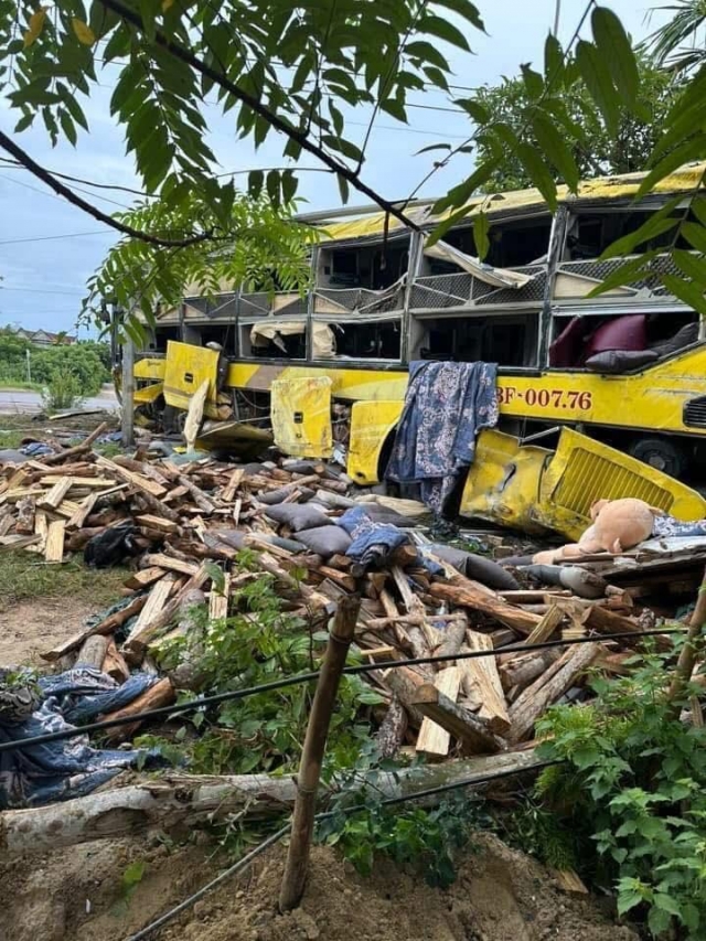 Hành khách kể phút giây kinh hoàng trong vụ lật xe khách tại Hà Tĩnh: “Kính vỡ tung, người nằm chồng lên nhau” 671999