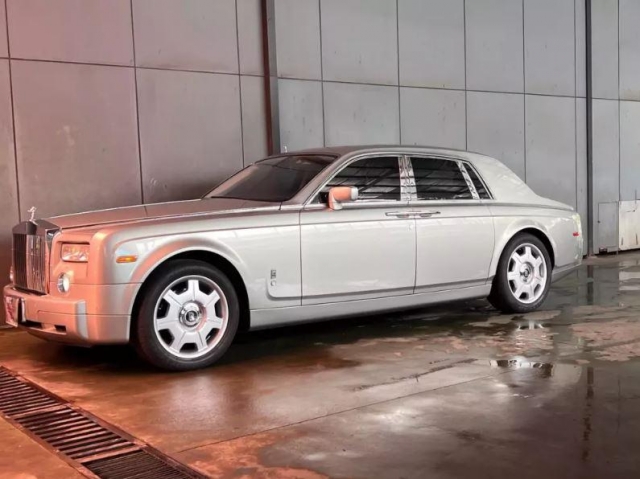 Lăn bánh hơn 3 vạn km sau gần 20 năm, Rolls-Royce Phantom vẫn giữ giá không tưởng 674891
