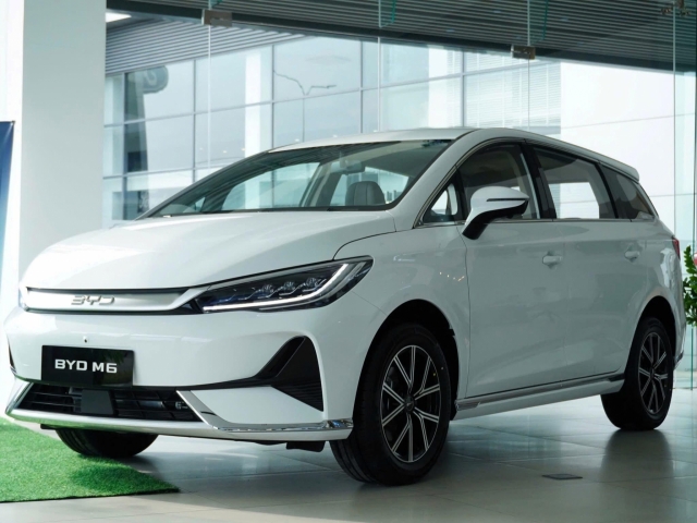 VinFast Limo Green vs BYD M6: So kè hai mẫu xe điện chạy dịch vụ làm mưa làm gió tại Việt Nam 678680