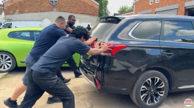 Mitsubishi Outlander PHEV bị