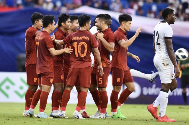 HLV đội tuyển hạng 101 FIFA ấn tượng đặc biệt 2 cầu thủ Thái Lan 193158