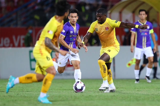 Được lịch sử ủng hộ, CLB Hà Nội '1 mình 1 ngựa' vô địch V-League? 206428