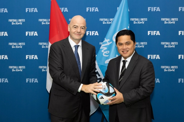 fifa-president-gianni-infantino-meets-with-indonesian-football-association-president-erick-thohir-at-1680865185.jpg