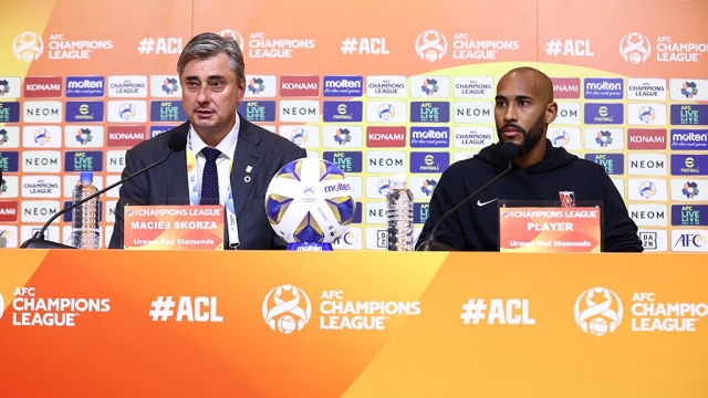 1004-aftergame-press-conference-1-1696520751.jpg
