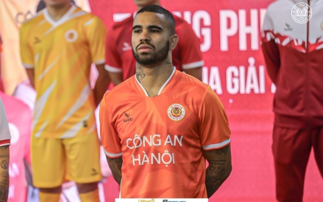 jhon-cley-01-1698109386383473865992-26-0-964-1500-crop-1698109526478956907769-1698994297.jpeg