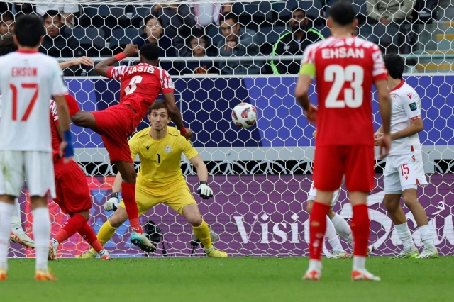 Xác định đội bóng đầu tiên vào bán kết Asian Cup 402083