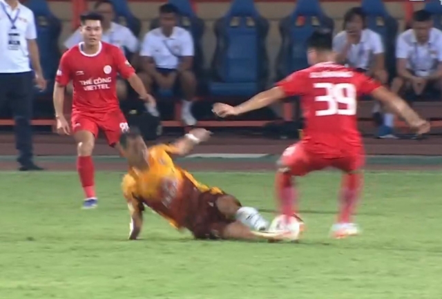 Trực tiếp Viettel 0-1 HAGL: Bất ngờ xảy ra 456719