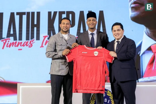 HLV Kluivert nói thẳng việc ĐT Indonesia sa thải Shin Tae-yong 582242