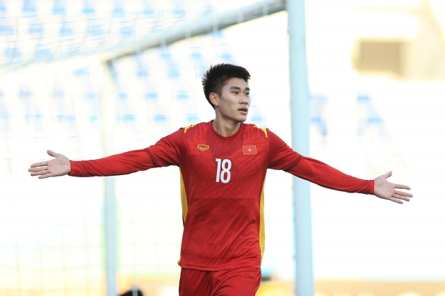 HLV Kim Sang Sik tìm được 'siêu tiền đạo' thay Xuân Son ở ĐT Việt Nam? 594211