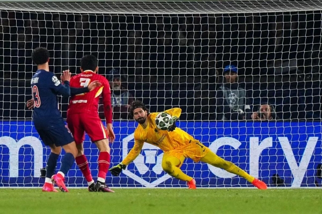 Van Dijk cảnh báo các đồng đội sau trận thắng hú vía PSG 601211