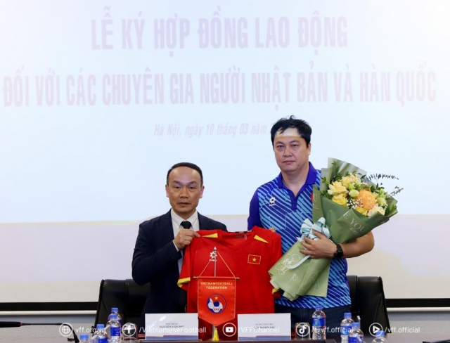 HLV Kim Sang Sik điều động HLV Hàn Quốc cho U22 Việt Nam 603140