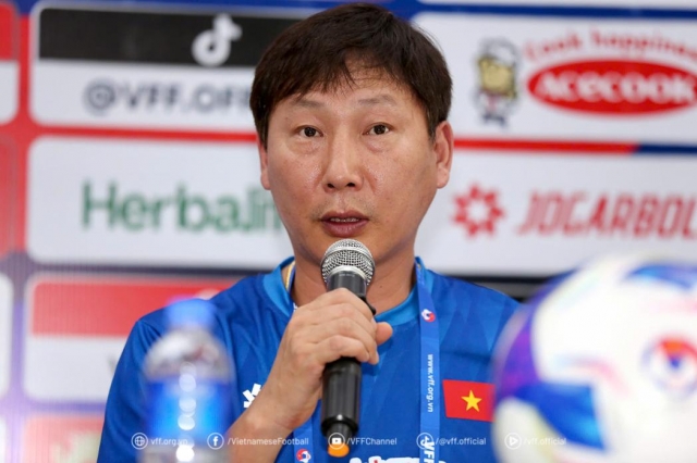 HLV Kim Sang Sik: 'Hiệp 2 ĐT Việt Nam gặp khó trước Campuchia' 607403