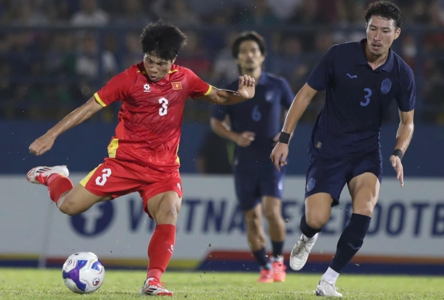 HLV Kim Sang Sik: 'Hiệp 2 ĐT Việt Nam gặp khó trước Campuchia' 607397