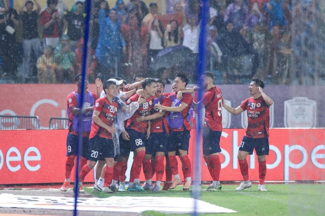 Bùi Hoàng Việt Anh nói gì khi trở thành người hùng giúp CAHN đi tiếp 628379