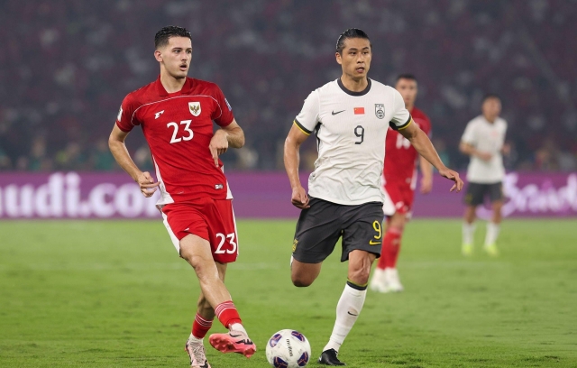 Dâng vé dự VL4 World Cup Indonesia, HLV Trung Quốc bị sa thải 650067