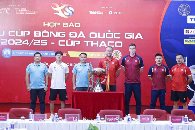Vắng Xuân Son, trận Siêu Cúp vẫn đi vào lịch sử bóng đá Việt Nam 679210
