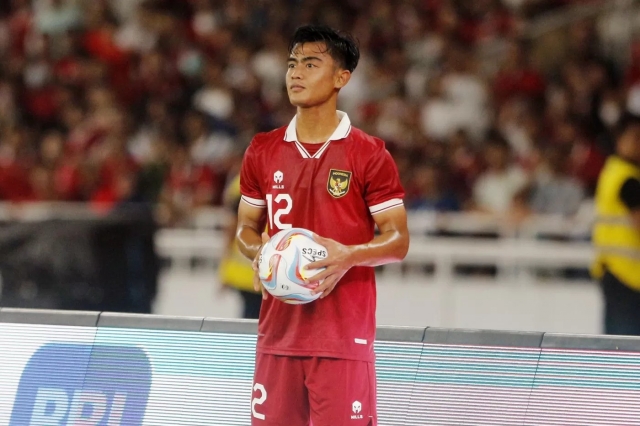 Chuyên gia Mỹ khuyên 'thánh ném biên' U23 Indonesia sang châu Âu đấu MU