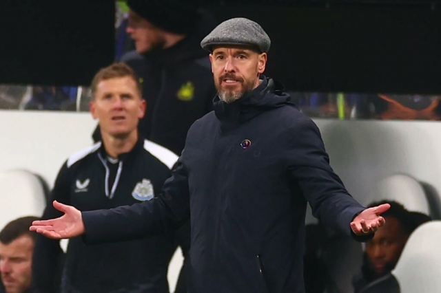 Ten Hag thanh minh về hành động nổi cáu với Martial trong trận thua Newcastle 367181