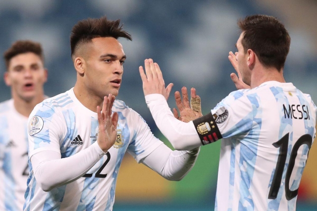 Lautaro gọi người đàn anh là cầu thủ vĩ đại nhất. Nguồn: Barca Blaugranes