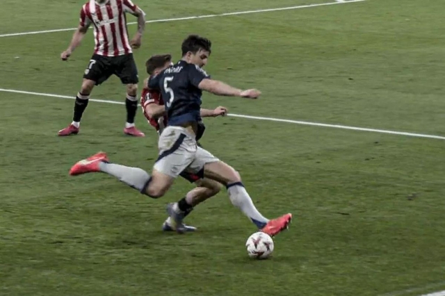 Kỹ năng khéo léo của Harry Maguire đã giúp Man Utd ghi bàn mở tỷ số (Ảnh: ESPN)