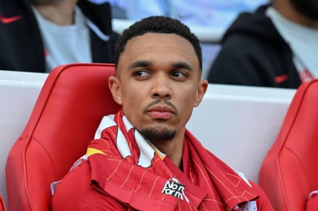 Alexander-Arnold ngồi dự bị trước Arsenal