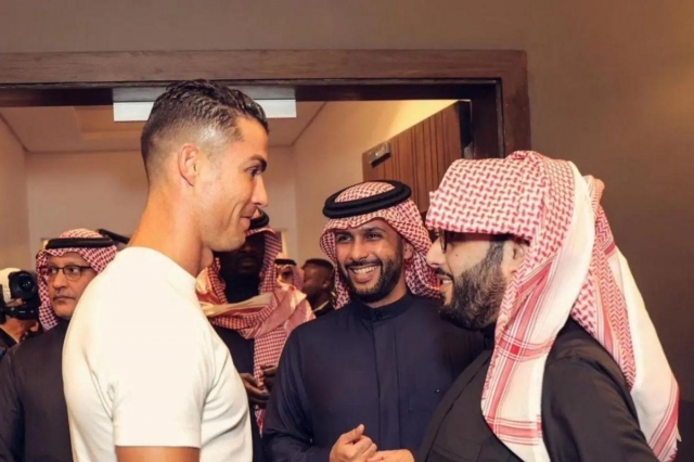 Ronaldo cùng Turki Al Alshikh và Al-Khereiji, chủ sở hữu mới của Almería