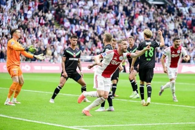 Bàn thắng của Henderson không thể giúp Ajax níu kéo hi vọng. Nguồn: Tubantia