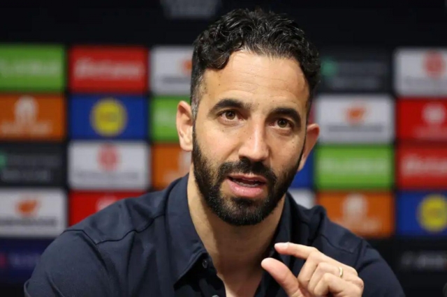 Thất bại tại chung kết Europa League khiến Man United mất doanh thu lớn vào tay đối thủ.