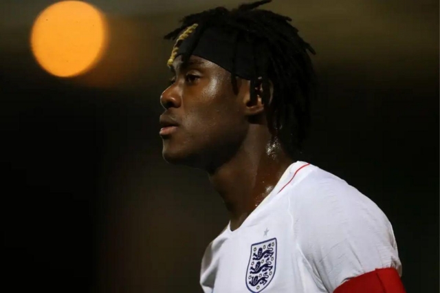 Chalobah có lần đầu tiên được triệu tập lên tuyển quốc gia.