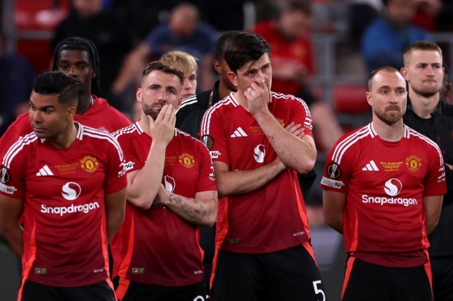 Các đồng đội ở Man United đã cầu xin Bruno Fernandes ở lại câu lạc bộ.