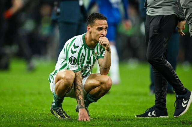 Antony đã khóc sau thất bại của Real Betis.