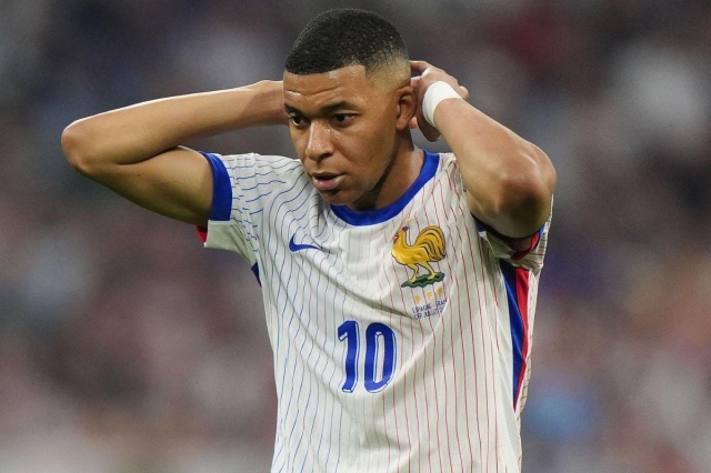 Mbappe đối mặt nguy cơ hội quân trễ với đội tuyển Pháp.