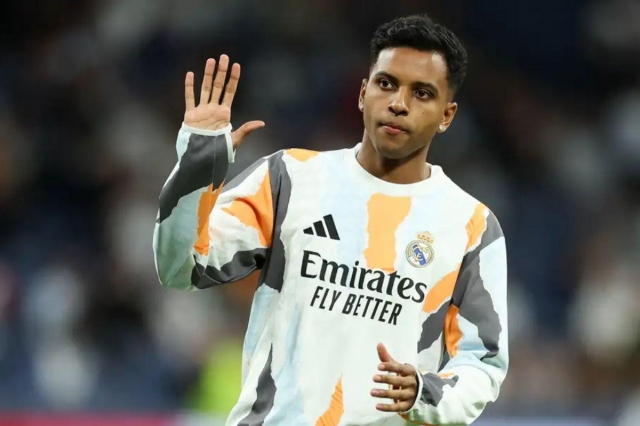 Arsenal, Chelsea và Man City theo sát tình hình cầu thủ 24 tuổi.