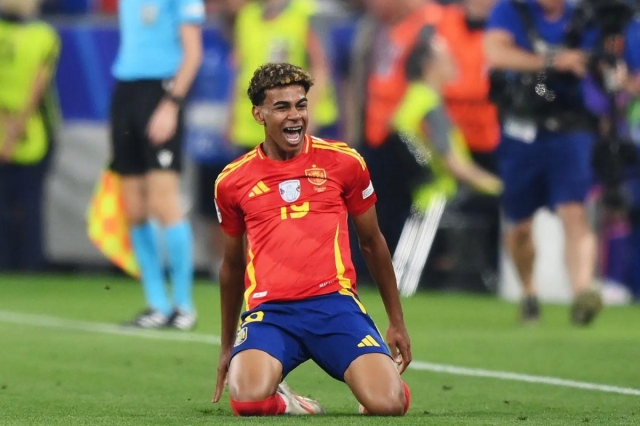 Yamal trở về tập trung cùng tuyển Tây Ban Nha để chuẩn bị cho bán kết UEFA Nations League.