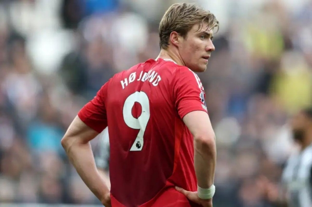 Tiền đạo người Đan Mạch cam kết tương lai với Man United (Ảnh: GOAL).