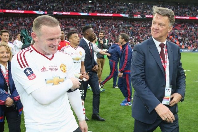 Louis van Gaal đã giành được Cúp FA với Manchester United vào năm 2016 trước khi bị sa thải (Ảnh: The Mirror).