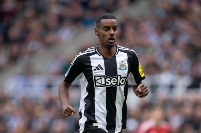 Liverpool vẫn còn hy vọng ký hợp đồng với Alexander Isak (Ảnh: The Sun).