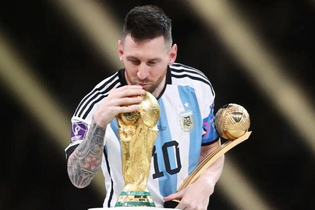 Messi là ứng viên hàng đầu cho danh hiệu Siêu Quả bóng vàng.