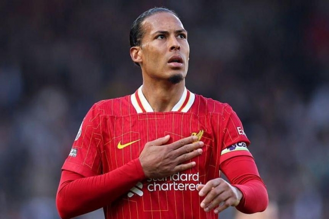 van Dijk vẫn nằm trong top những hậu vệ xuất sắc nhất (Ảnh: BBC)