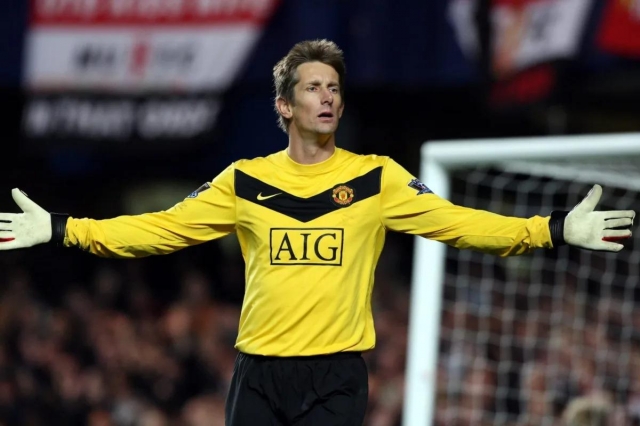 Van Der Sar vẫn tin rằng Andre Onana là một thủ môn giỏi (Ảnh: Football Transfers)