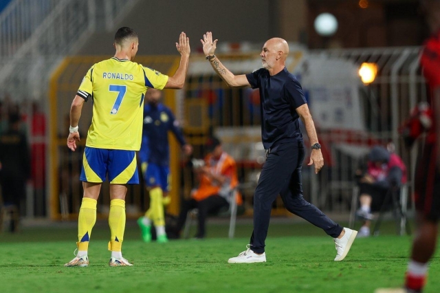 Mối quan hệ giữa Pioli và Ronaldo đã rạn nứt hồi tháng 3 vừa qua (Ảnh: TimelineCR7).