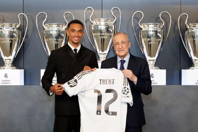 Trent Alexander-Arnold đã sẵn sàng thi đấu tại câu lạc bộ mới của mình (Ảnh: The Mirror).