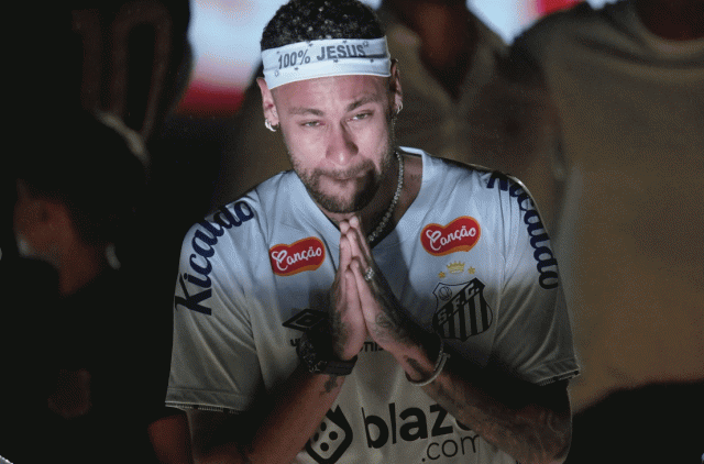 Áp lực từ nhiều phía ảnh hưởng đến phong độ của Neymar trong thời gian qua. Ảnh: AP