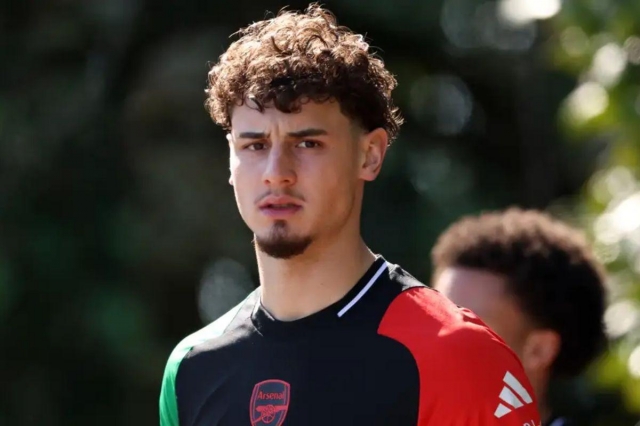 Thủ môn trẻ của Arsenal, Tommy Setford, là người gây thất vọng lớn nhất (Ảnh: GOAL).