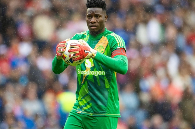 Onana chưa bao giờ chơi ổn định từ khi cập bến Old Trafford (Ảnh: SkySport)