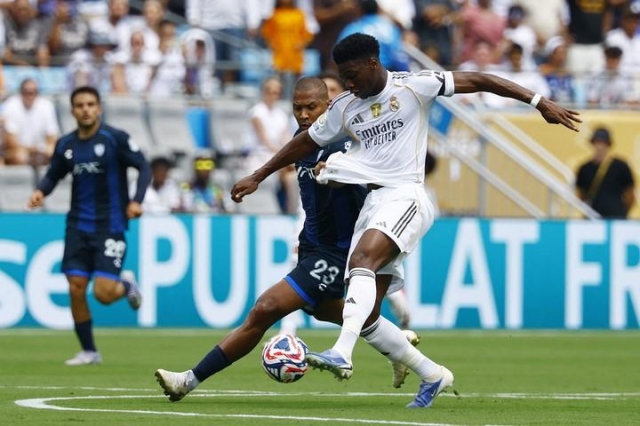 Hàng thủ chắp vá của Real Madrid không mang tới sự yên tâm (Ảnh: SportDigest)