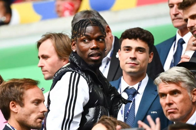 Hiện tại, Paul Pogba vẫn chưa gia nhập câu lạc bộ nào (Ảnh: The Mirror).