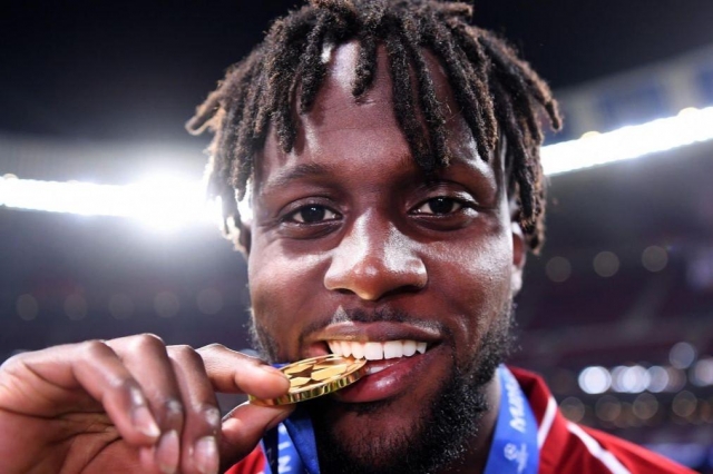 Cái kết buồn cho người hùng năm nào của Liverpool (Ảnh: UEFA)