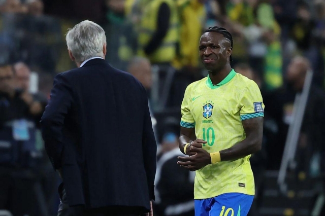 Ancelotti khẳng định Vinicius Jr. đủ phẩm chất kế thừa áo số 10 huyền thoại của Brazil (Ảnh: Madrid Universal).